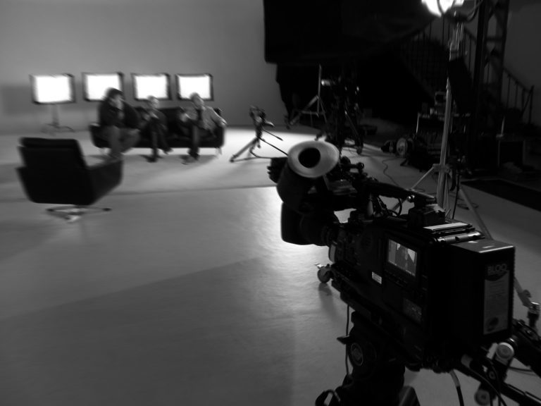 Über uns; About us; Bild black@white media - TV Studio Set