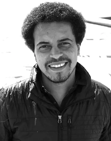 Hamid Maulid - Portrait of a smiling film crew member – Videoproduktion München.