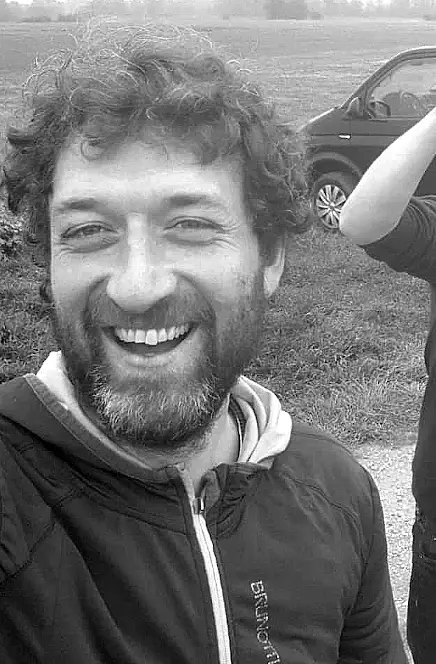 Crew member smiling during outdoor film production in Munich – Videoproduktion München.